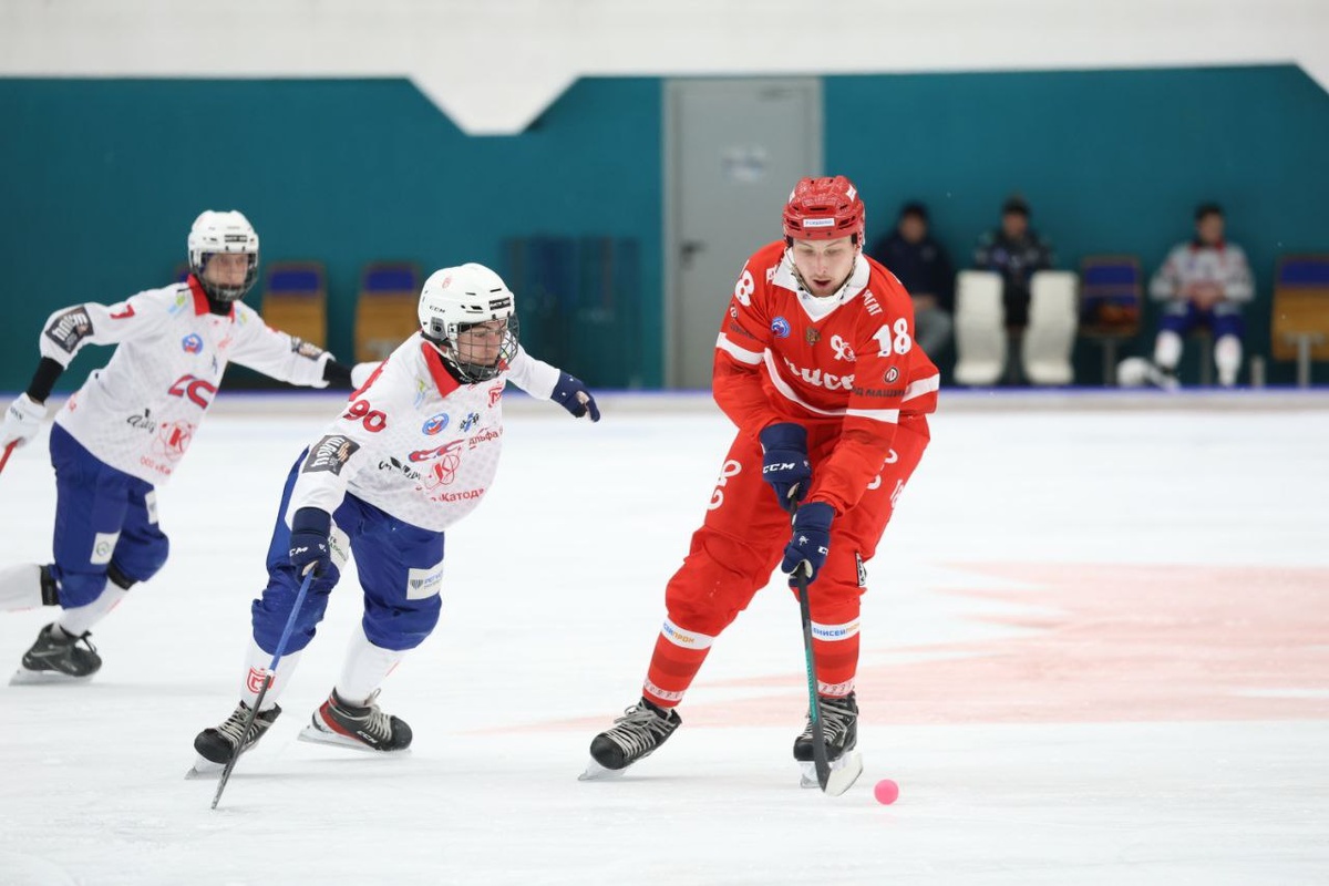     Красноярский хоккейный «Енисей» одержал победу над «Сибсельмашем»