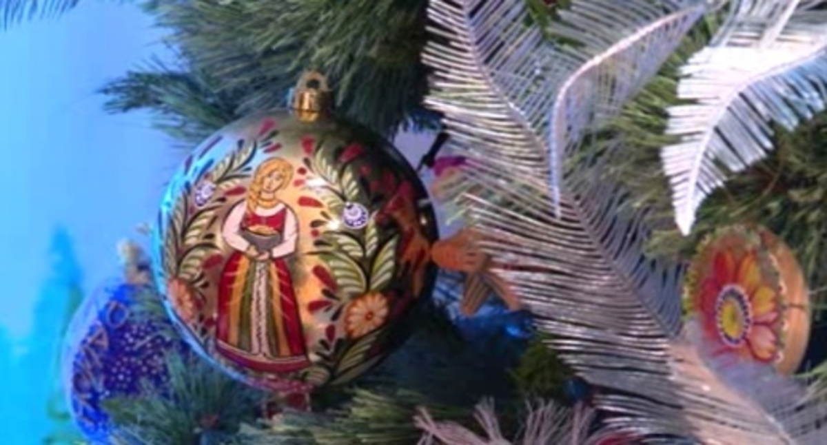    Как курянам украсить ёлку в 2025 год Зелёной Деревянной Змеи