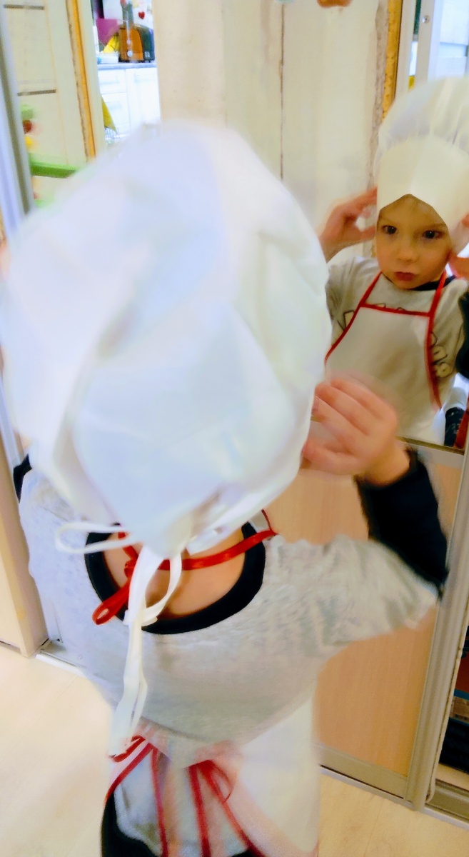 Покопалась в архивах. Сыну тут 2 года 10 месяцев. 