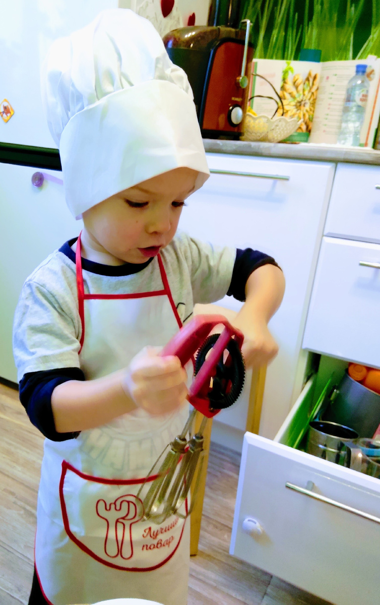 Кстати, здесь видно открытую книгу рецептов, которая ниже. 