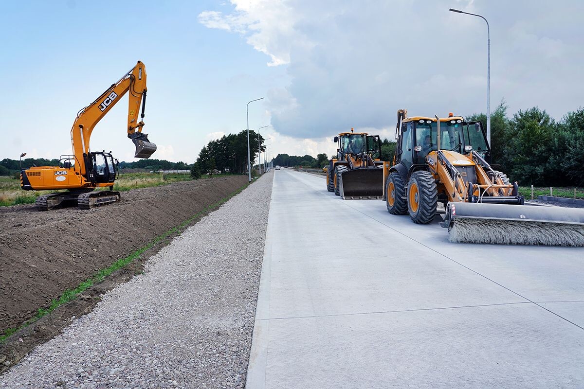 © Пресс-служба Правительства Калининградской области / gov39.ru / CC BY 4.0 (Строительство дороги из фибробетона в Калининградской обл.)
