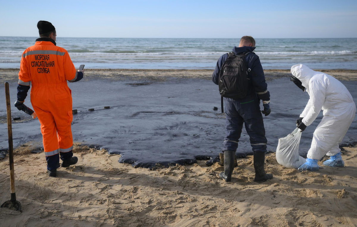 Эксперт оценил влияние мазута под Анапой на курортный сезон 2025 года