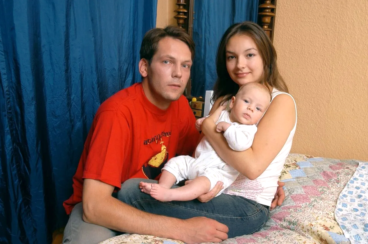 на фото Ольга Павловец, Дмитрий Щербина и их сын Прохор