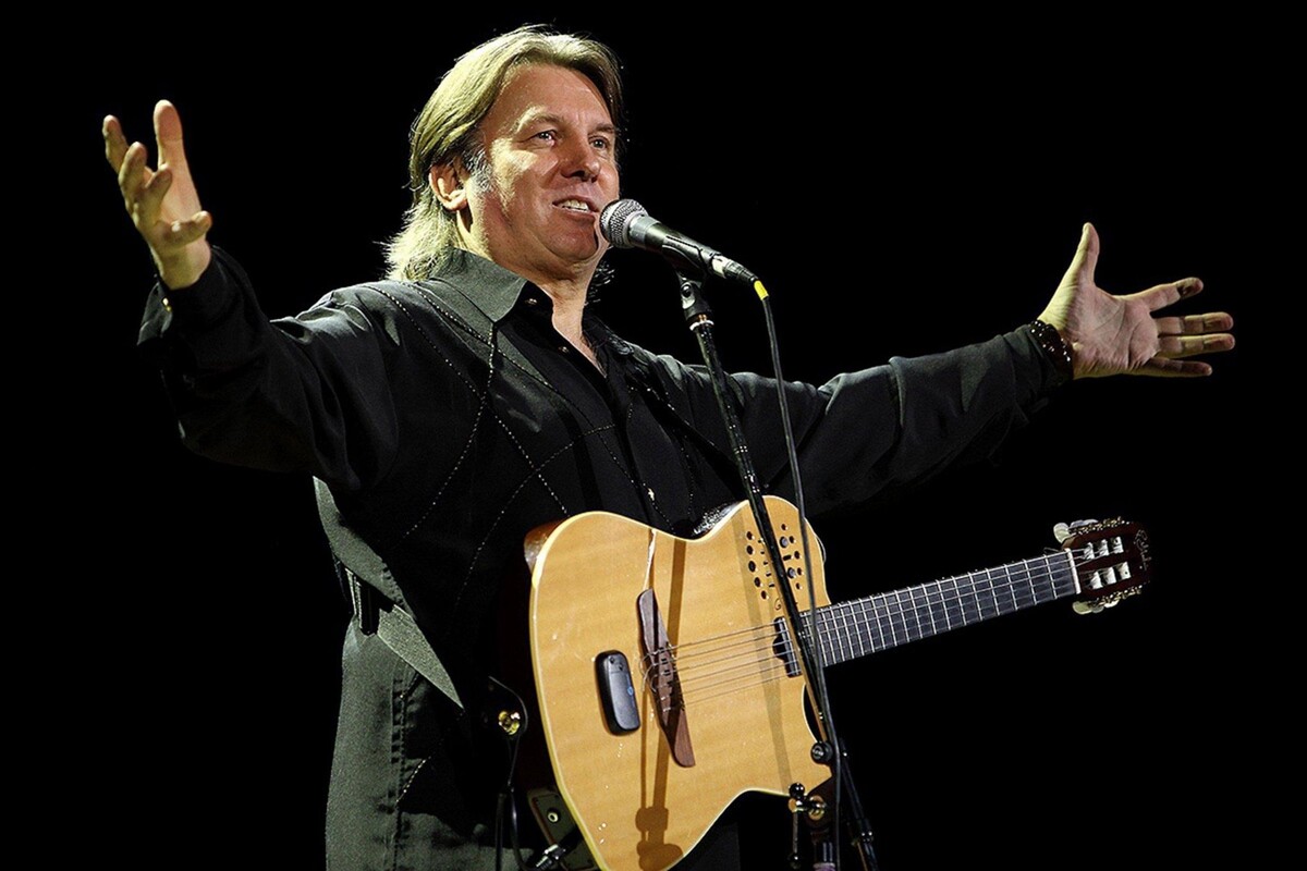 На сцене Юрий Лоза. Фото Яндекс.Картинки.