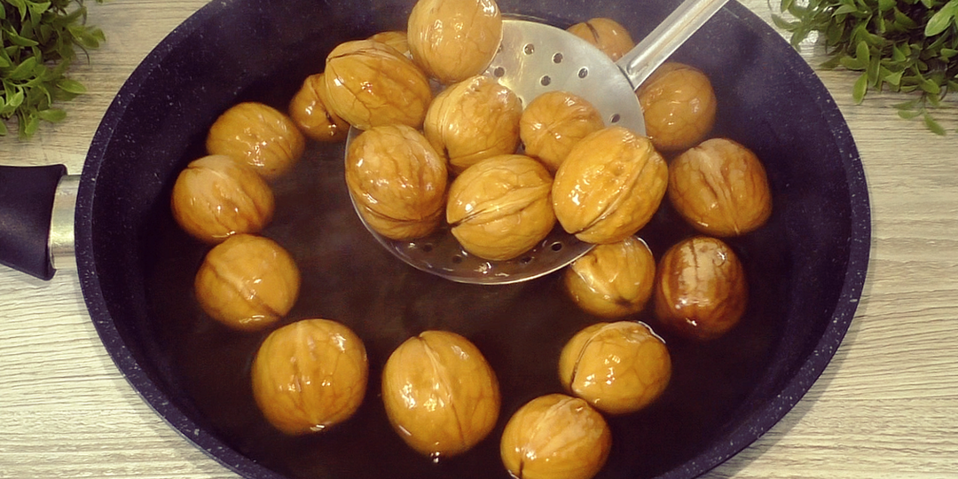 До сегодняшнего дня я так не делала. Показываю, как варка грецкого ореха облегчает чистку, этот метод покорил многих людей