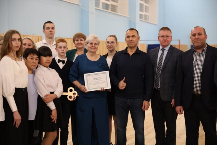 Вадим Шумков приехал на открытие школы в курганском селе
Фото: telegram-канал «силаVправде (V. Шумков)»