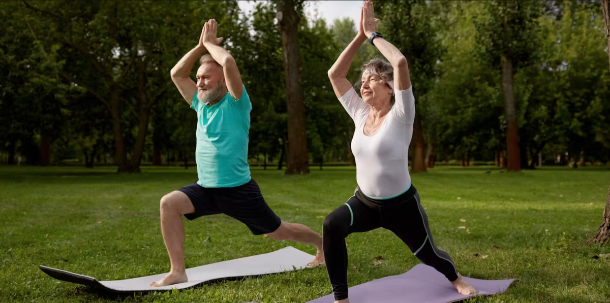 Йога очень полезна для нашего здоровья в целом. Nomad_Soul/ Shutterstock