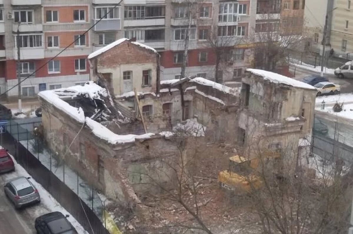    В центре Твери начали снос исторического дома купца Окнова