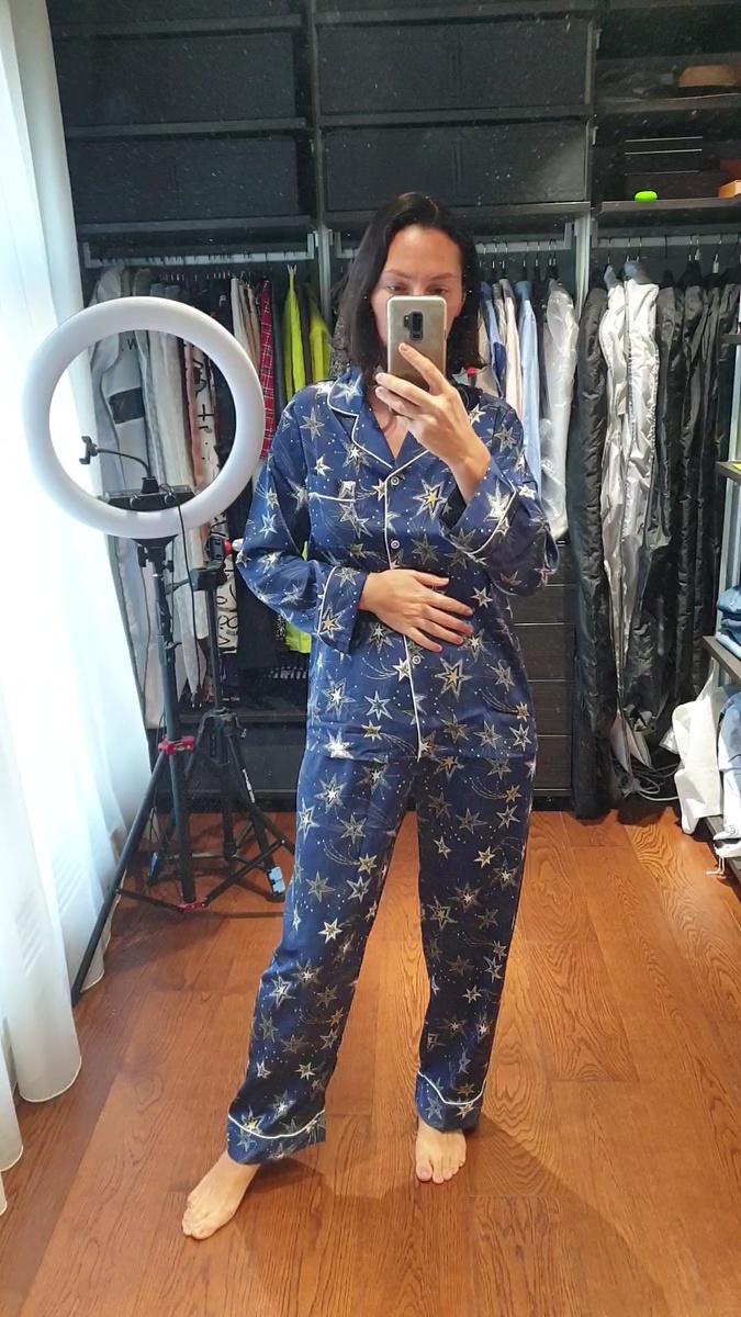 Это скрин экрана, когда я записывала видео для телеграма. Вот выкупила пижаму и сразу примерила дома, даже не гладила. Хотелось быстрее поделиться находкой😉