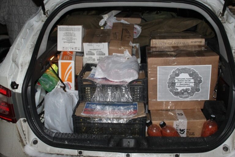    Жители Сакмарского района передали в зону СВО более 200 новогодних подарков, мед и сало Кристина Просвиркина