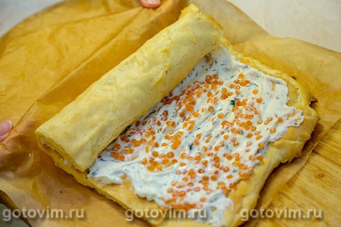 Этот с творожным сыром и икрой