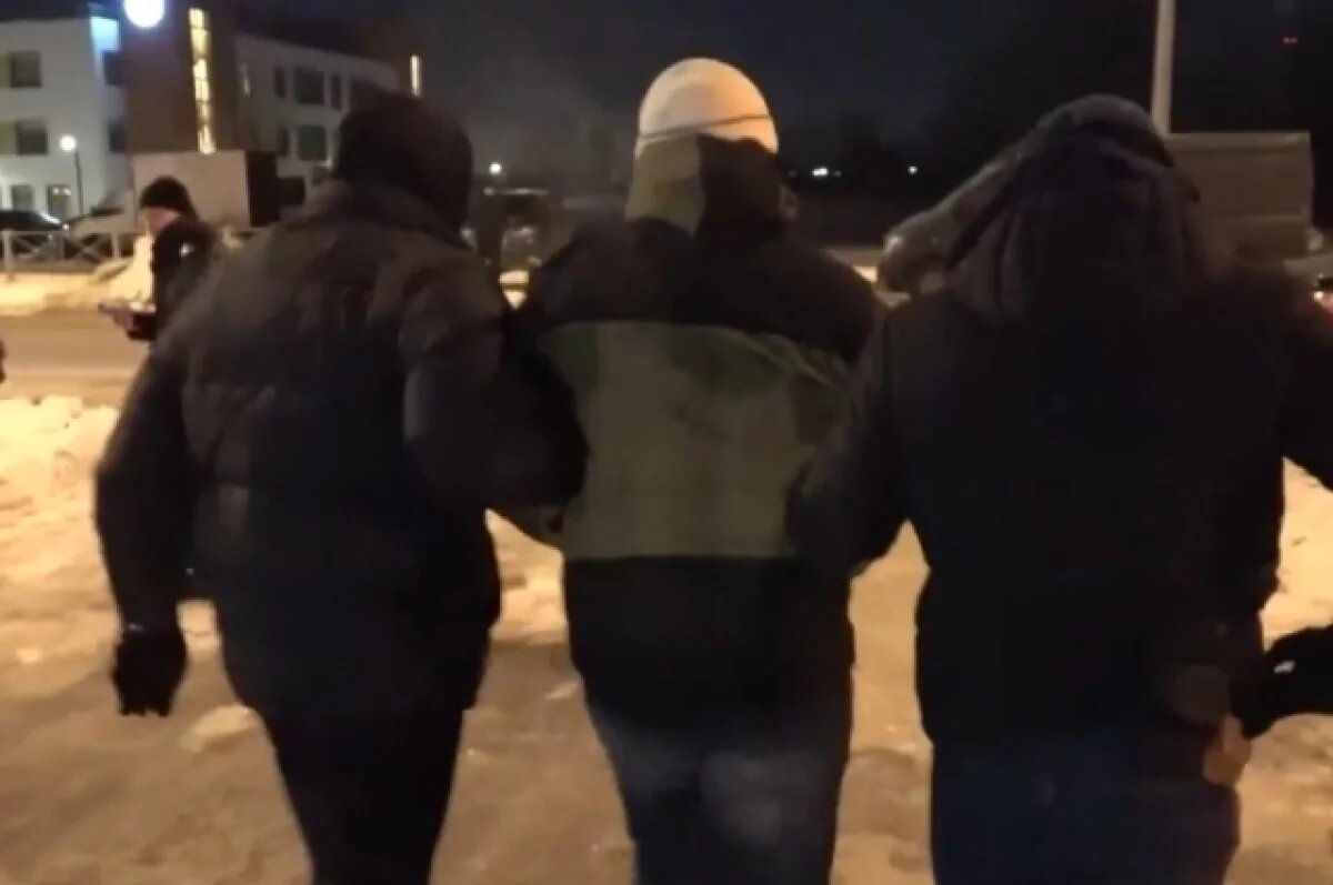    Появились кадры задержания сотрудника режимного предприятия за шпионаж