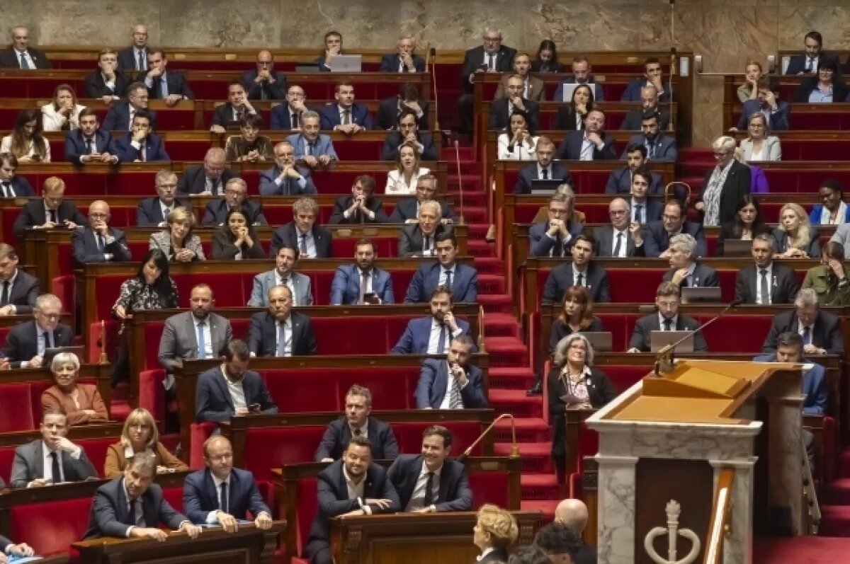    Politico: новое французское правительство может проработать недолго