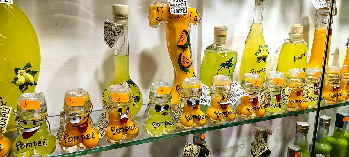 Сувенирная лимончелло в Помпеях