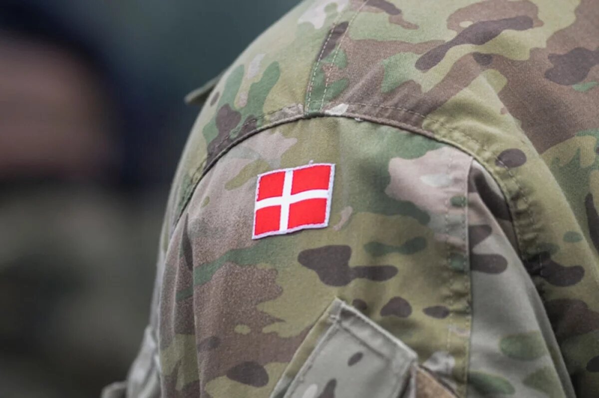    Сидел бы дома.