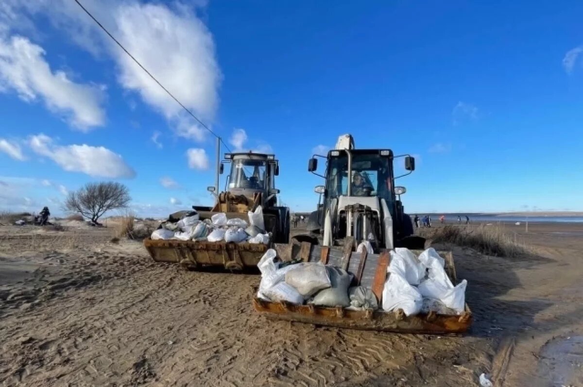    Вводить федеральный режим ЧС из-за разлива мазута в море пока не будут