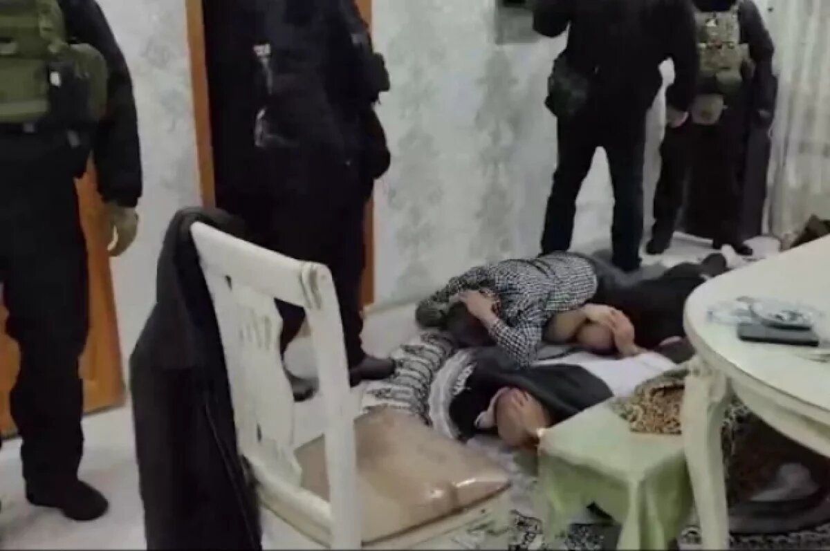    Жесткий захват подозреваемых бойцами СОБРа попал на видео под Волгоградом