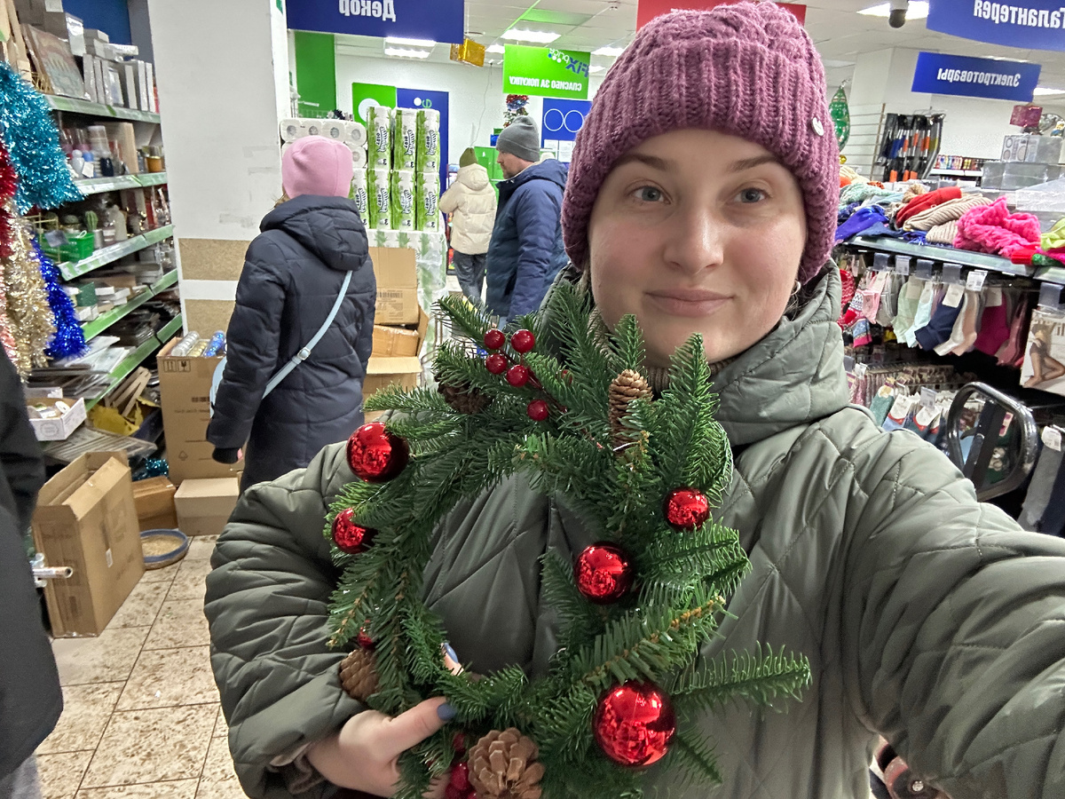 Добро пожаловать на канал! Захотелось высказаться по Фикс Прайсу. В этом году заходили в разные их магазины, в надежде купить что-то интересное. Разочарована полностью 😏 Даже колпак на голову не смогли купить там