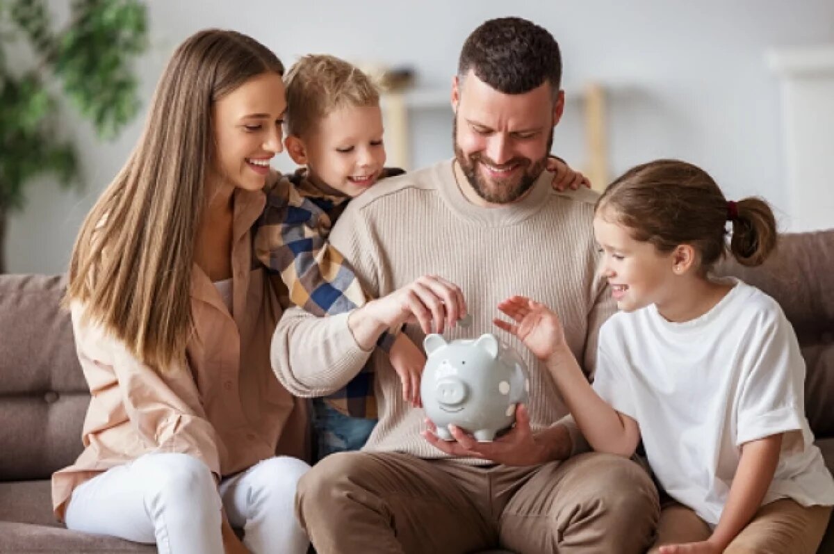    Треть жителей Петербурга не интересуется заработками своего партнёра