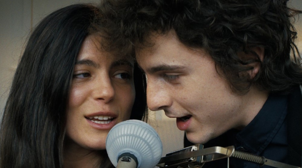     Кадр из фильма «Боб Дилан: Никому не известный» (2024)