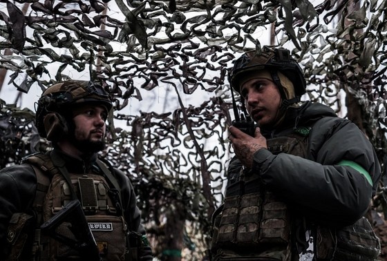    Военнослужащие вооруженных сил Украины в зоне боевых действий