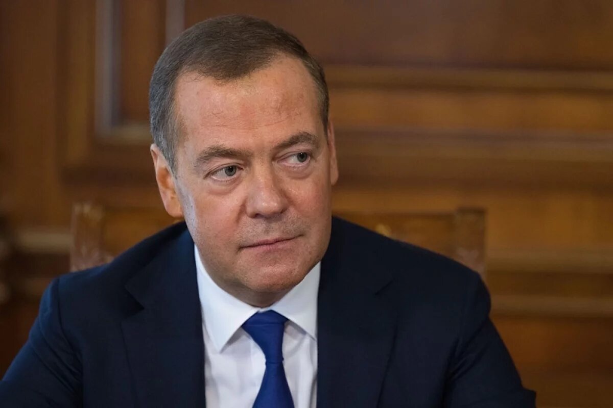    Медведев прилетел в Уфу