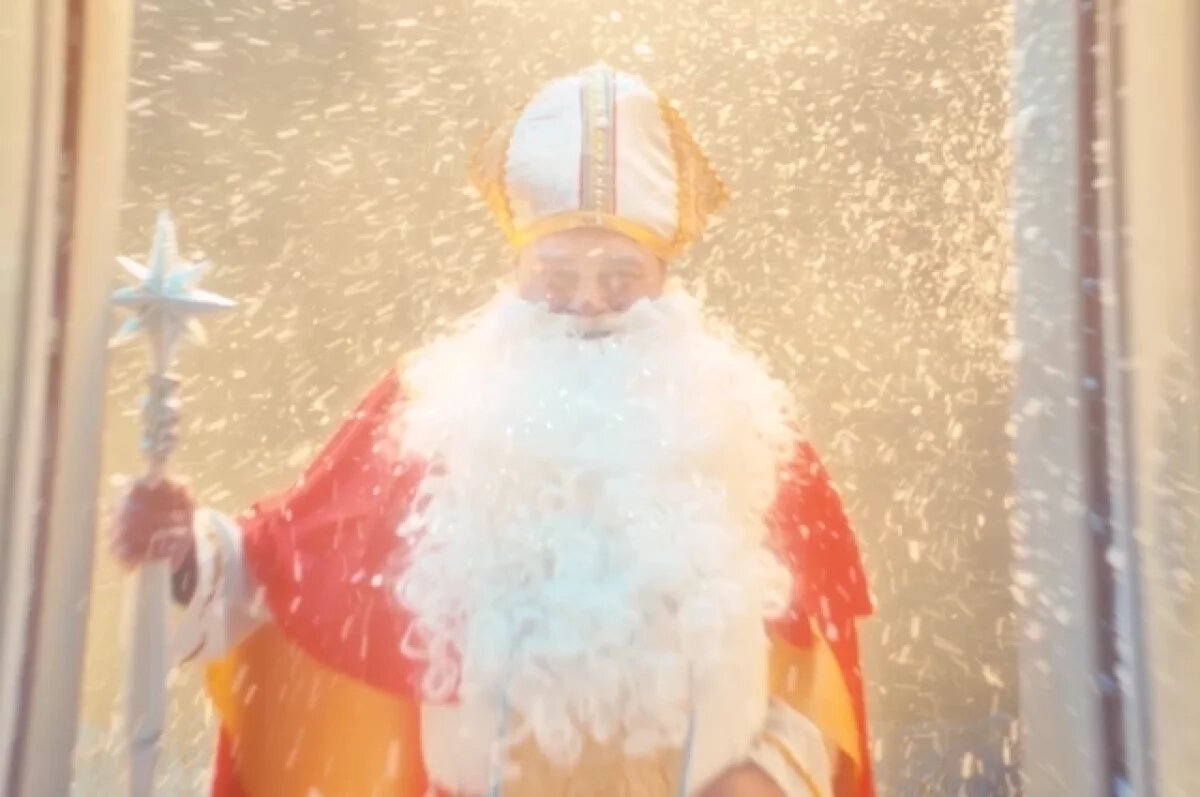    RT снял ролик про украинских военкомов в образе святого Миколая