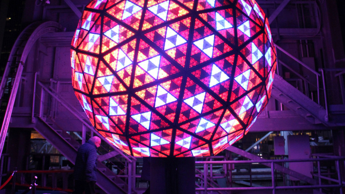  https://edition.cnn.com/style/article/new-years-eve-ball-design-history/index.html