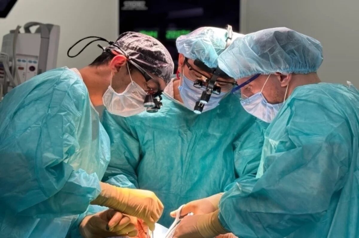    Томские врачи провели двойную операцию по удалению опухолей у женщины