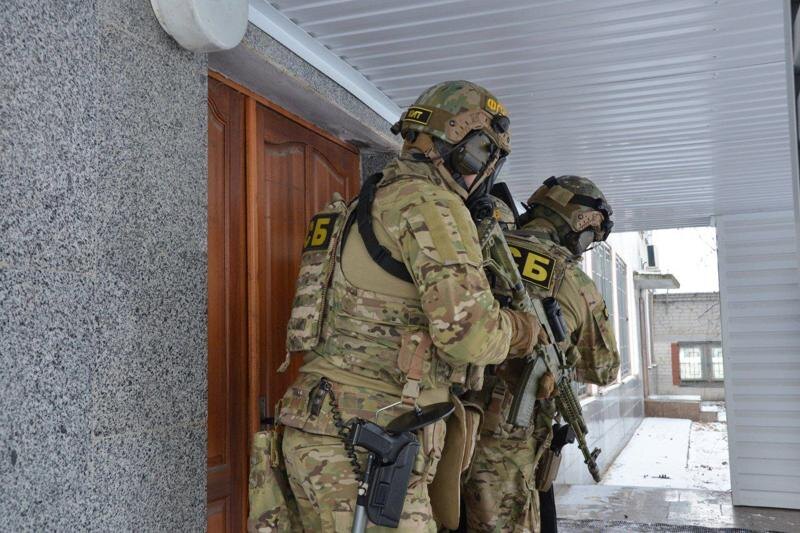    УФСБ / Силовики обыскали кабинет и дом первого замминистра дорожного хозяйства Челябинской области