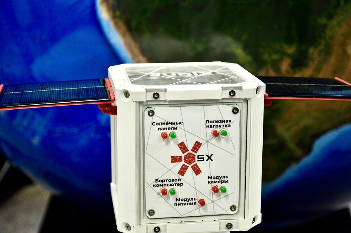 Набор-конструктор спутника "JuniX"