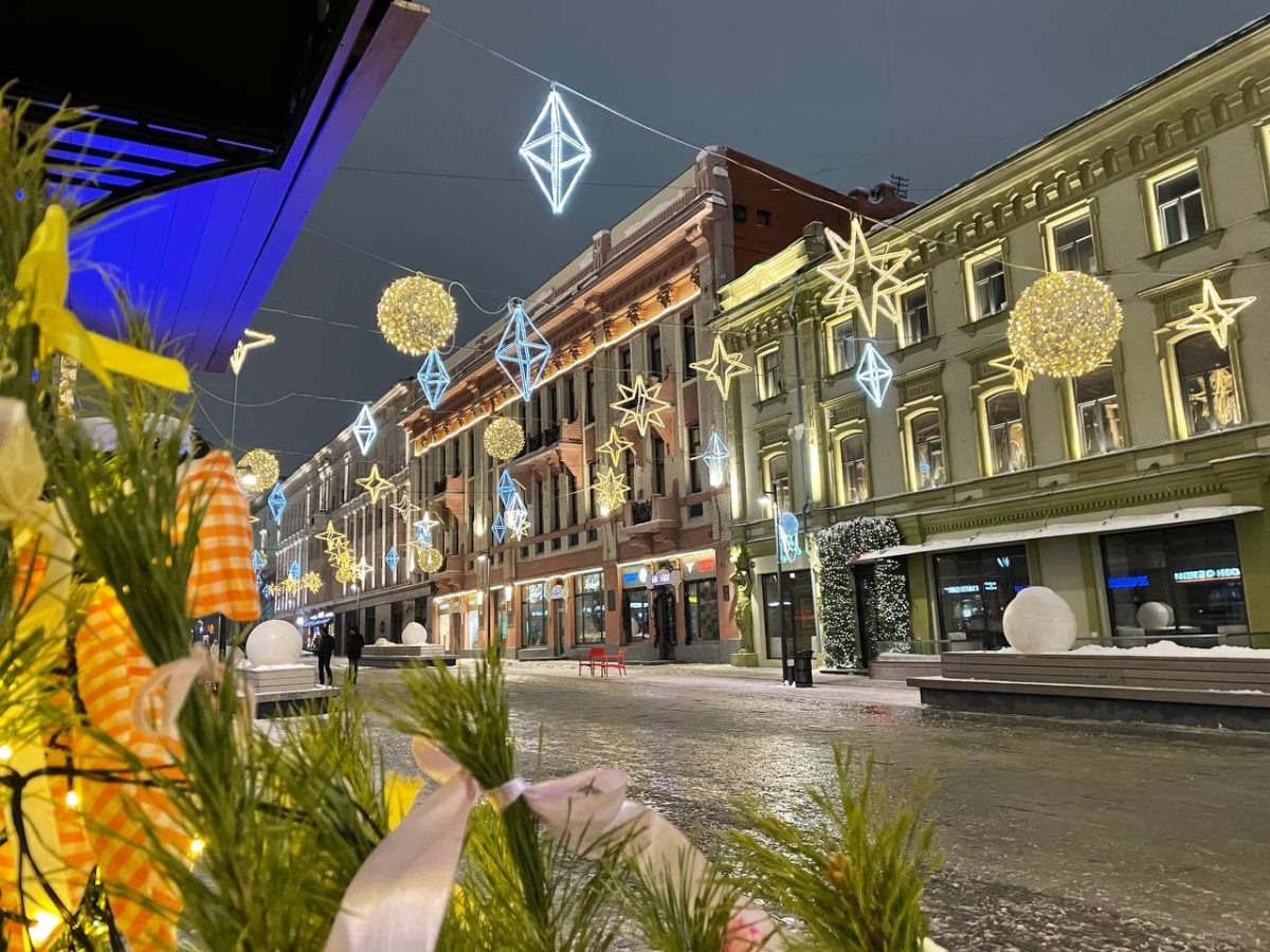    Фотозоны, иллюминация, световые инсталляции и наряженные ёлки создают праздничное настроение