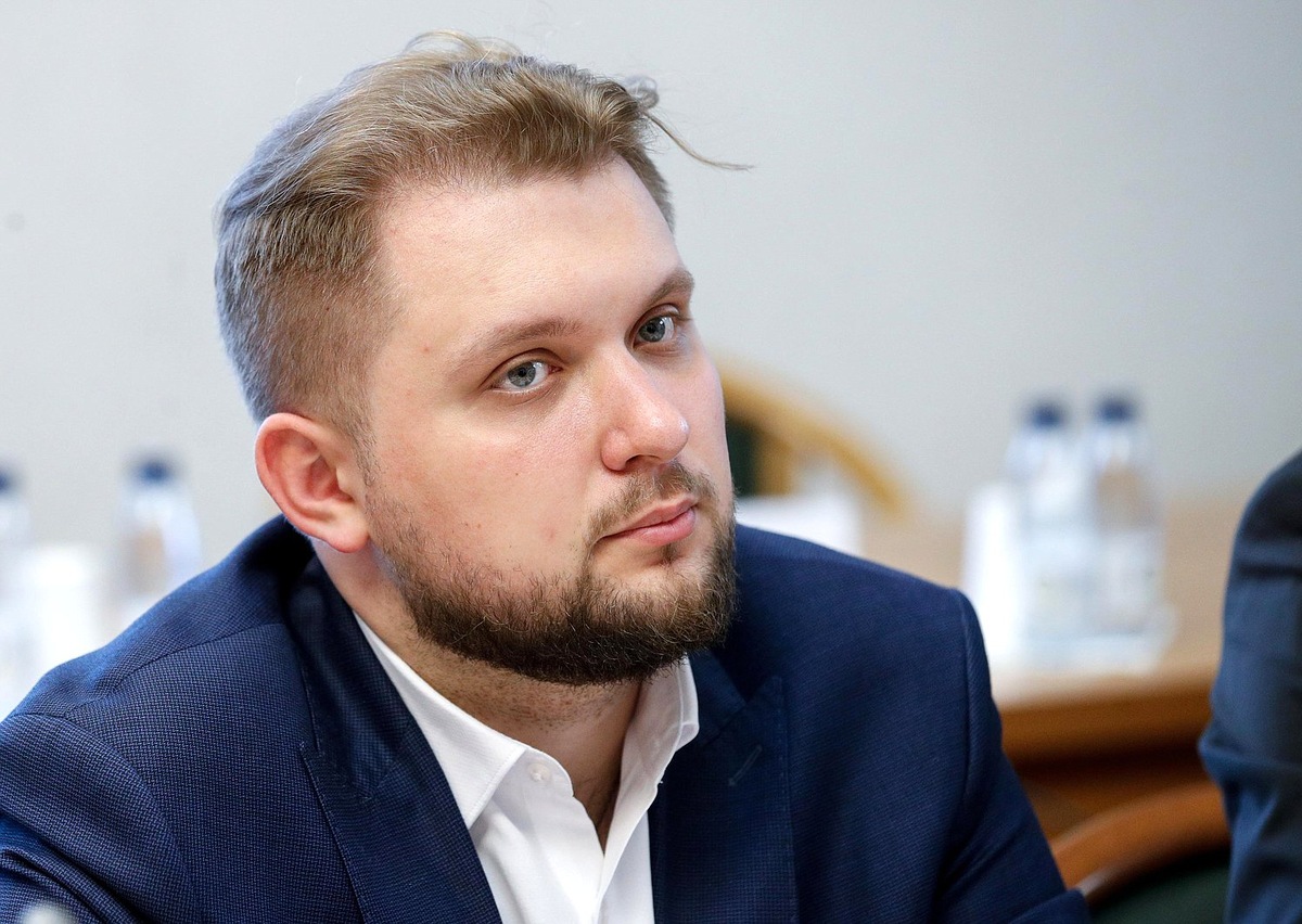 Вице-спикер Госдумы Борис Чернышов предложил ввести уголовную ответственность за умышленное затруднение проезда скорой помощи.  Фото: фотослужба Госдумы РФ / duma.gov.ru