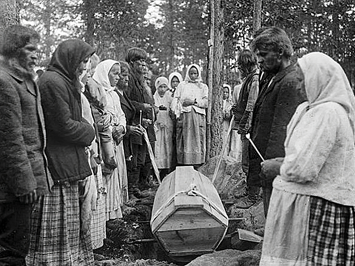 Крестьянские похороны, начало ХХ века