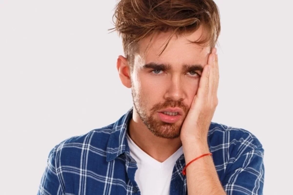    Весь в соплях и помаде.