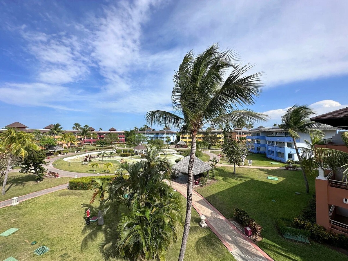 Территория гостиницы большая, много мест для прогулок. Фото: Iberostar Selection Varadero / Яндекс Путешествия