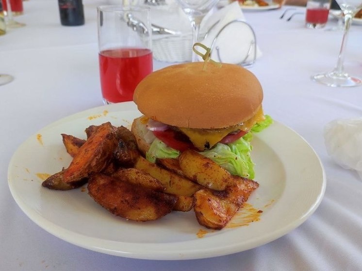     Эксперт Красильцева посоветовала остановить эмоциональное переедание списком легких достижений. Фото: МК в Хакасии