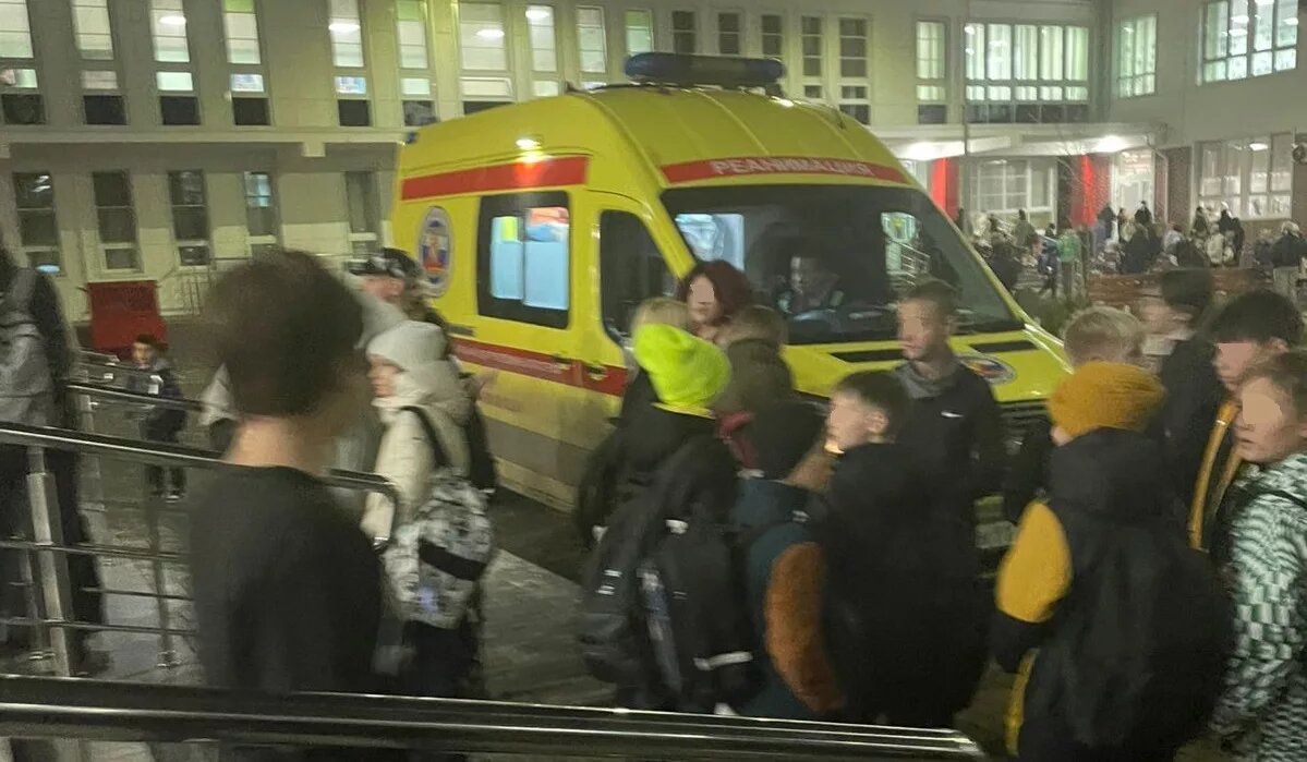 Реанимация у 94-й школы.
