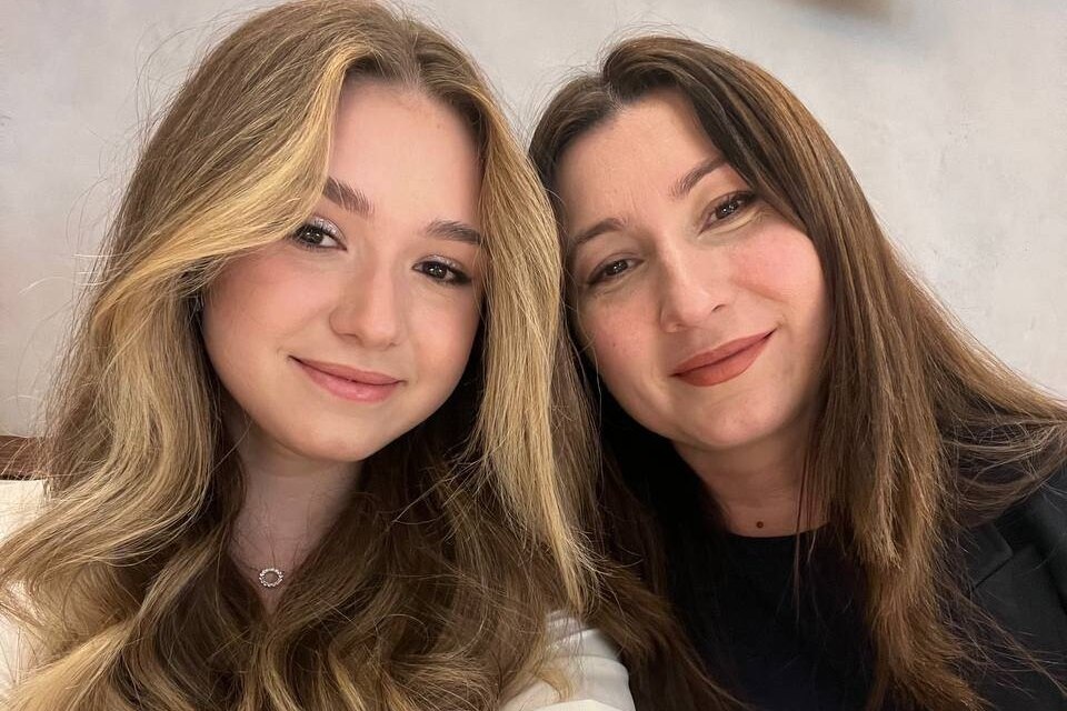     Камила Валиева показала редкое фото мамы в день ее рождения