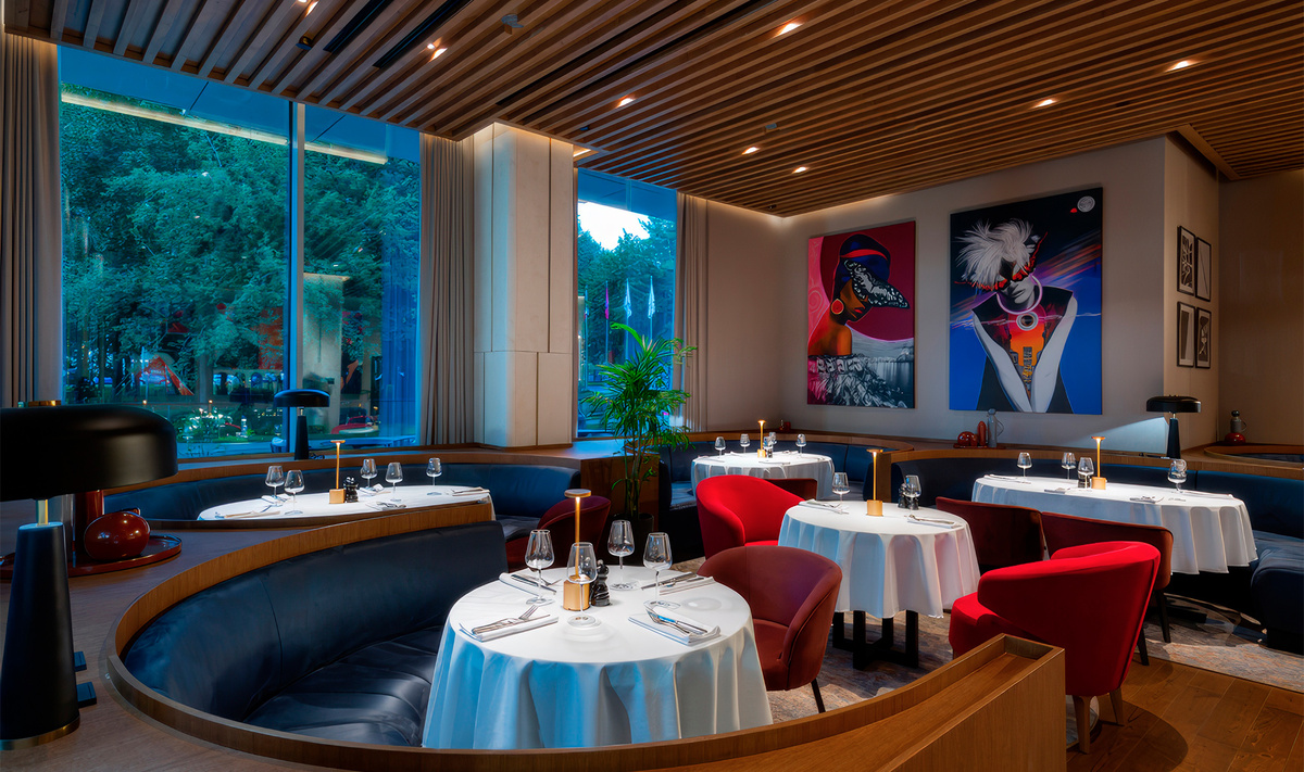 В программе собственного ресторана танцы под сет Павла Рослика.