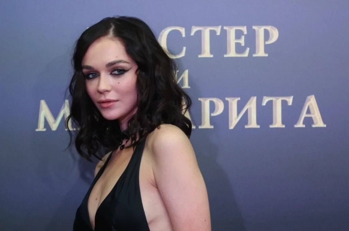    Актриса Синицына опровергла слухи о романах с Бондарчуком и Богомоловым