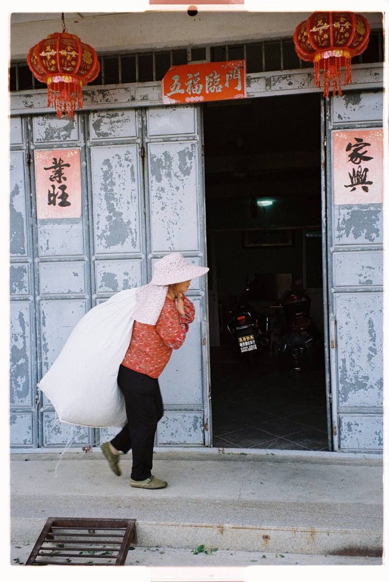 Глубокая деревная в горах близ Цюаньчжоу