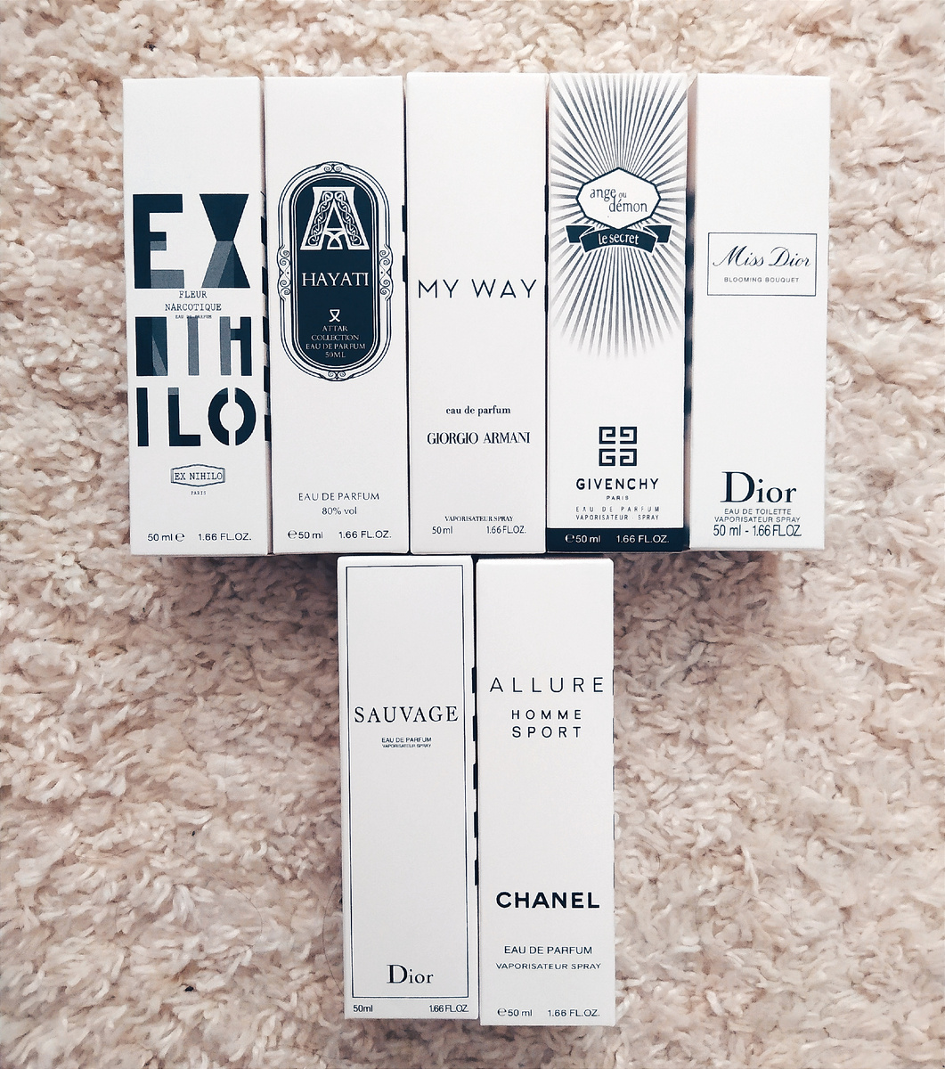 Коробочки красивые, внутри каждый флакон был в замшевом мешочке. 