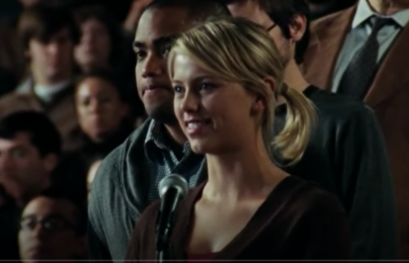 Фрагмент из сериала "Новости". Студентка задает вопрос.