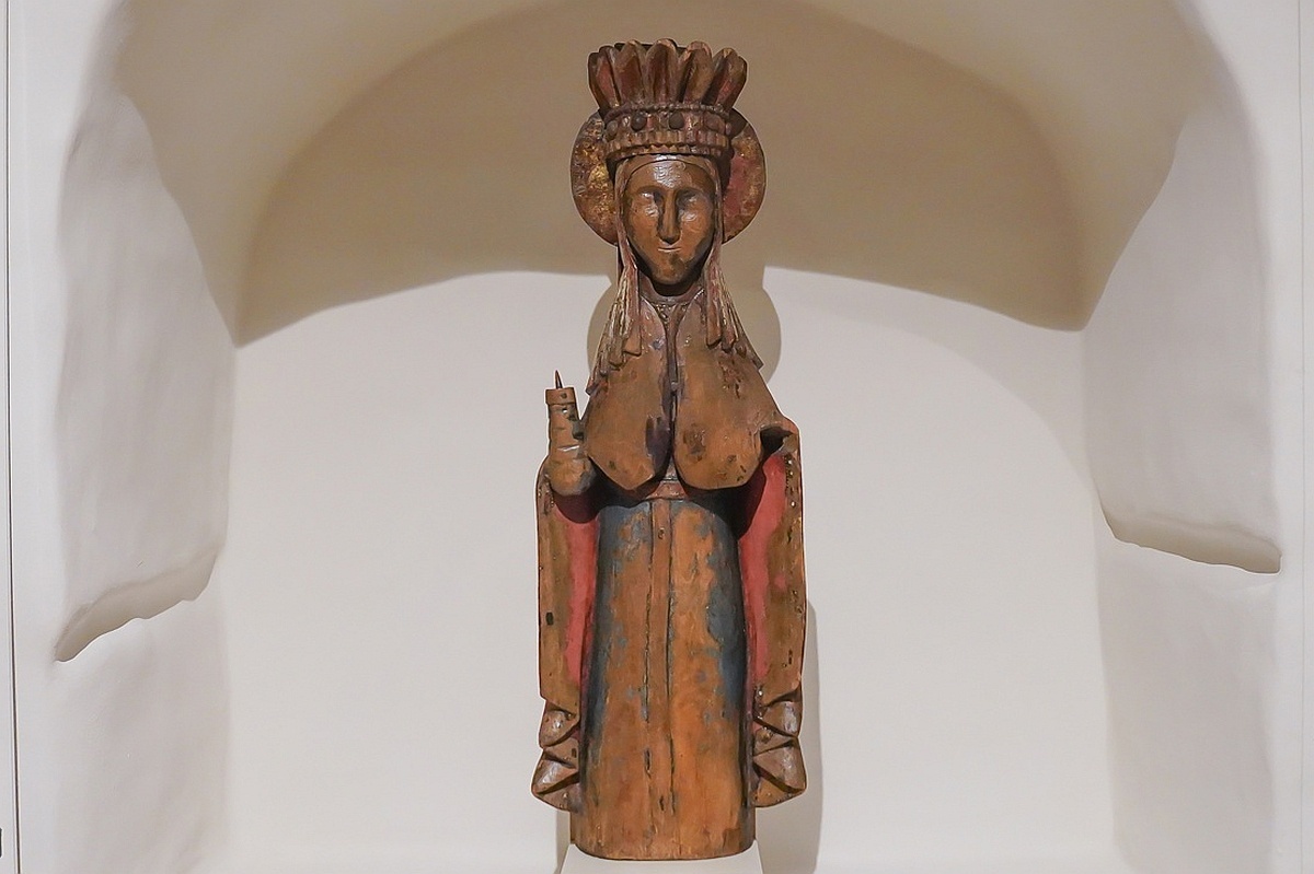    Варвара очень напоминает королев с порталов готических соборов Европы. / vk.com/ Псковский музей-заповедник