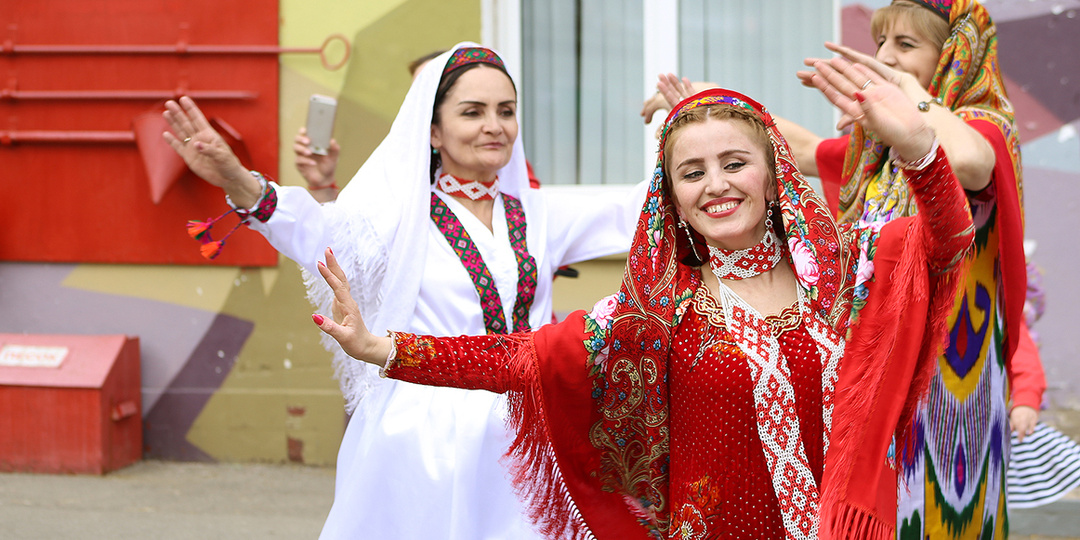 Какие народы в Китае исповедуют ислам?