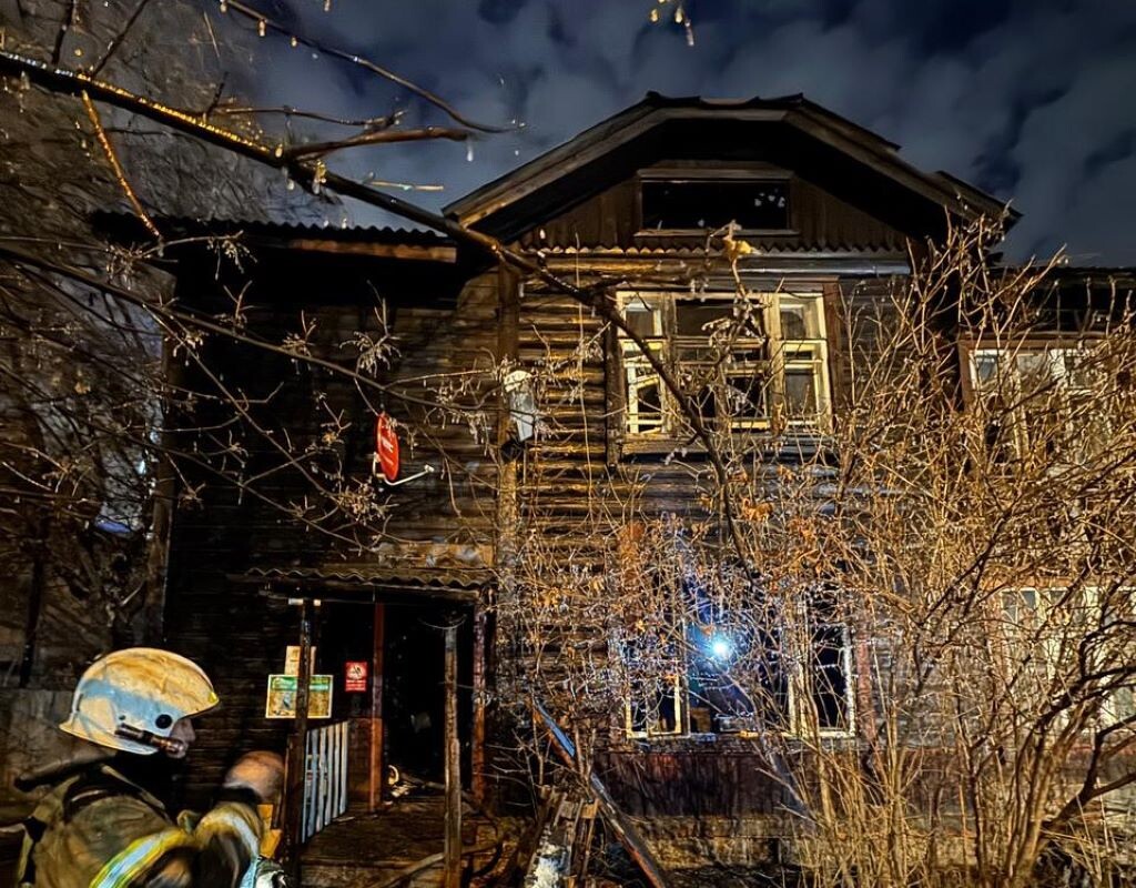 Пожар случился поздно ночью.  Фото: Фото предоставлено СКР по Свердловской области