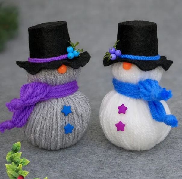    Снеговики из пряжи от Moth Art   
Источник: Скриншот из видео