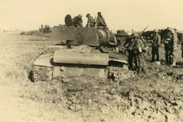 Танк КВ-1 производства ЛКЗ выпуска февраля 1941 года из 10-й танковой дивизии