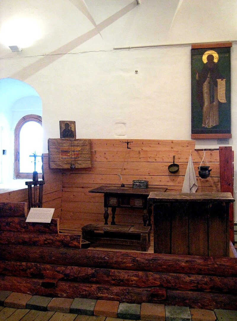 Реконструкция кельи в Ферапонтовом монастыре.